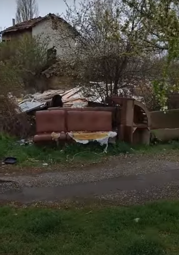 Снимка на незаконно сметище в София-град - 1220, бул. Илиянци, Военна рампа, София, Сердика, Столична, София-град