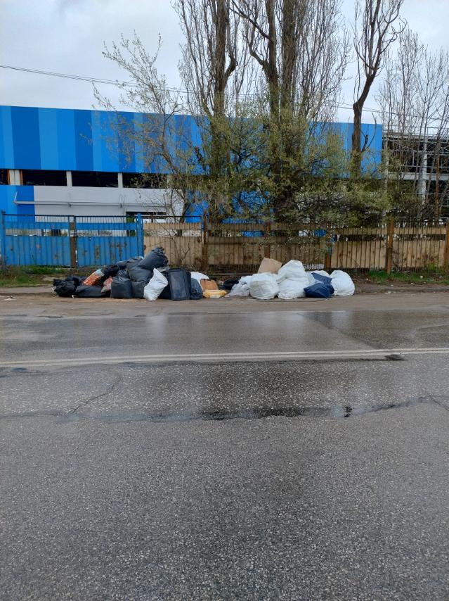 Снимка на незаконно сметище в София-град - 1220, бул. Илиянци, Военна рампа, София, Сердика, Столична, София-град