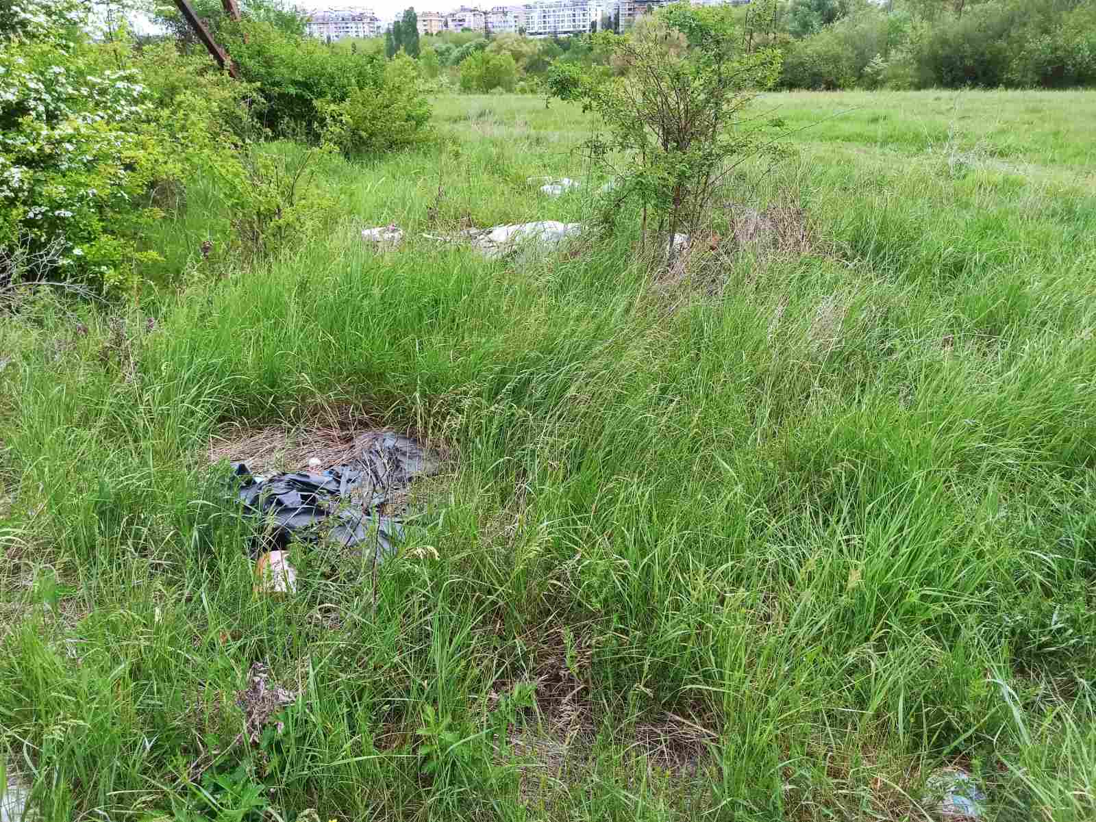 Снимка на незаконно сметище в София-град - 1700, бул. Свети Климент Охридски, ж.к. Студентски град, София, Студентски, Столична, София-град