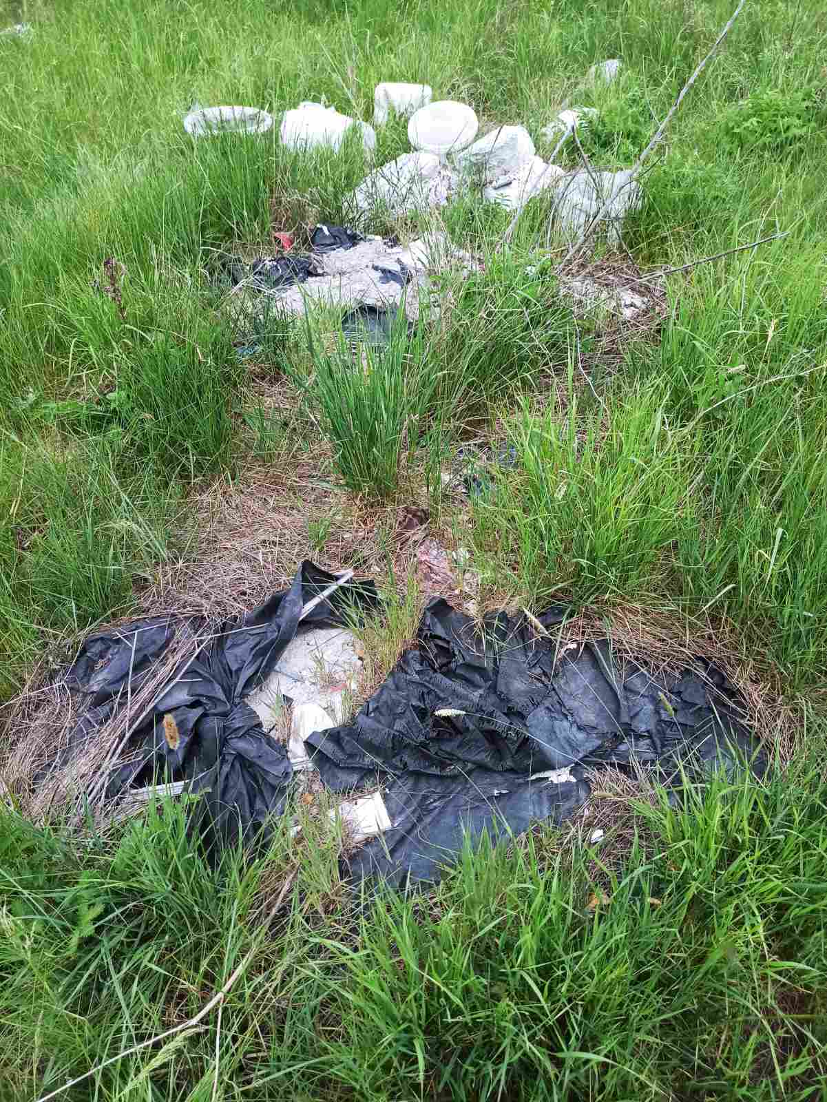 Снимка на незаконно сметище в София-град - 1700, бул. Свети Климент Охридски, ж.к. Студентски град, София, Студентски, Столична, София-град