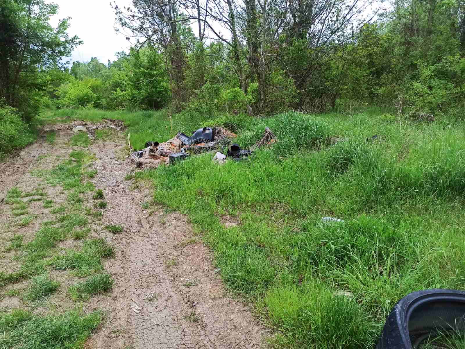 Снимка на незаконно сметище в София-град - 1756, бул. Свети Климент Охридски, кв. Малинова долина, София, Студентски, Столична, София-град