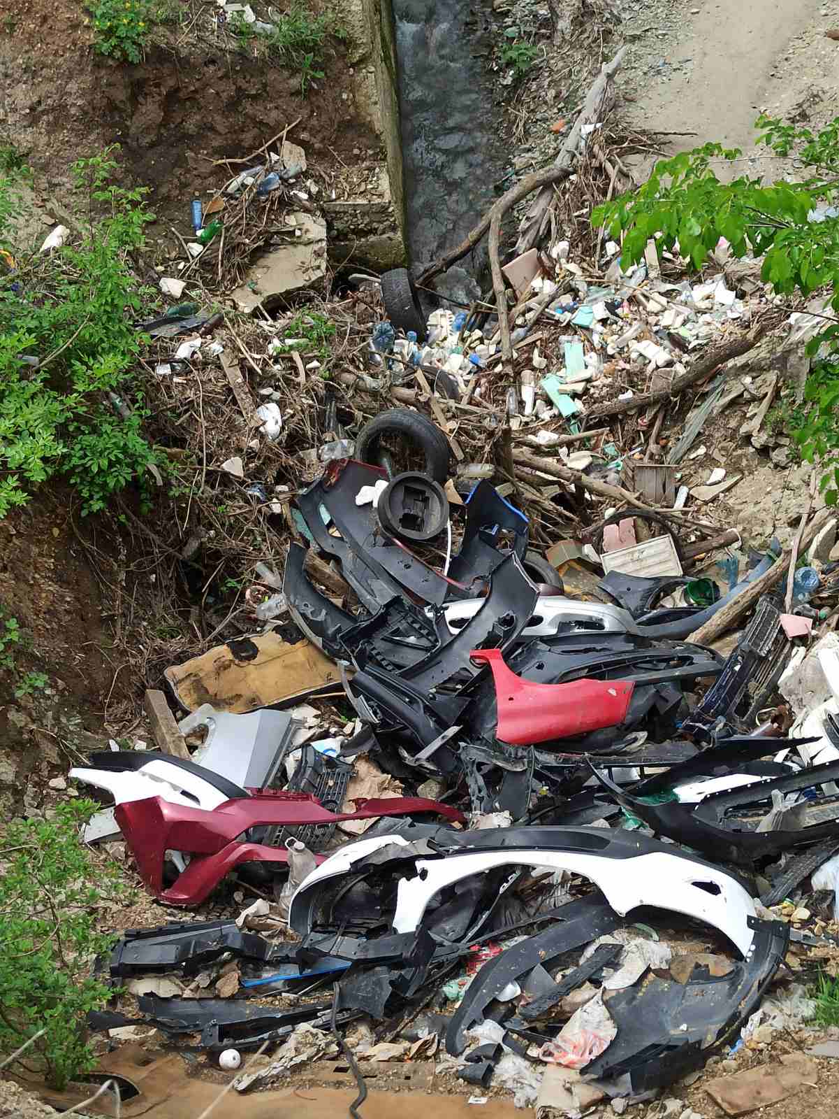 Снимка на незаконно сметище в София-град - 1756, бул. Свети Климент Охридски, кв. Малинова долина, София, Студентски, Столична, София-град