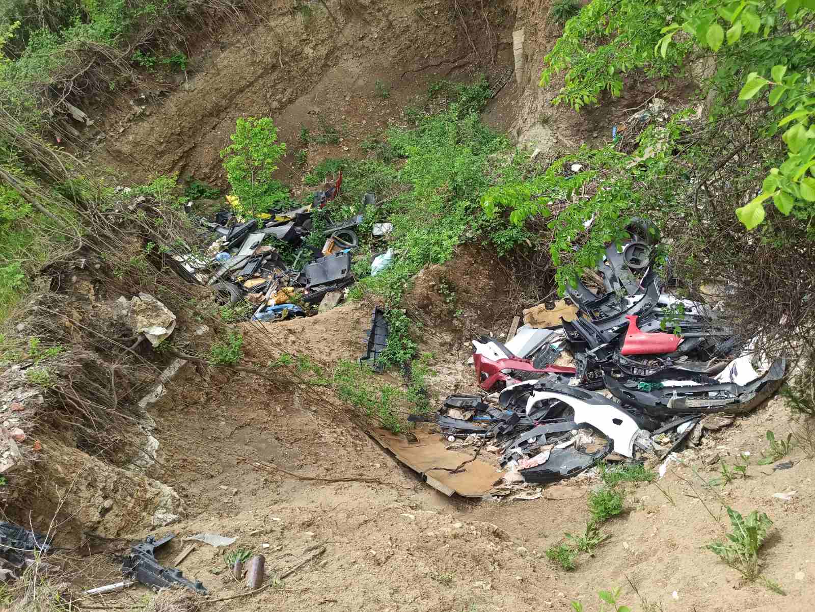 Снимка на незаконно сметище в София-град - 1756, бул. Свети Климент Охридски, кв. Малинова долина, София, Студентски, Столична, София-град