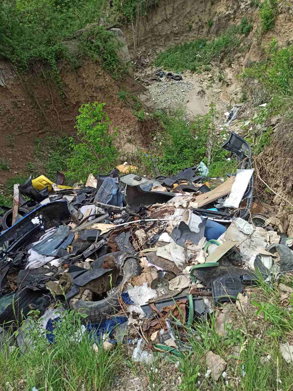 Снимка на незаконно сметище в София-град - 1756, бул. Свети Климент Охридски, кв. Малинова долина, София, Студентски, Столична, София-град