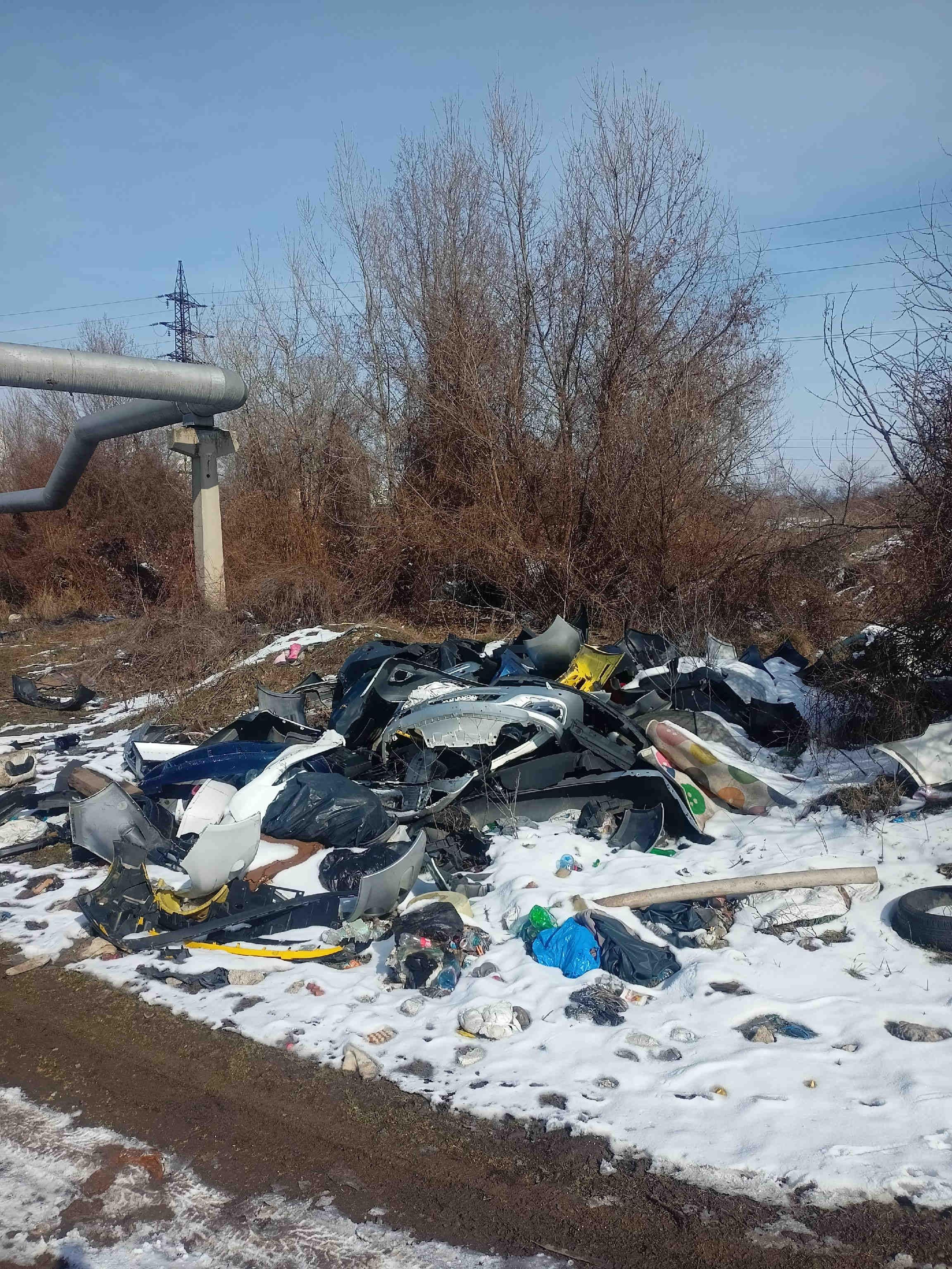 Снимка на незаконно сметище в София-град - 1528, Св. Боян Енравота, кв. Димитър Миленков, Бусманци, Искър, Столична, София-град