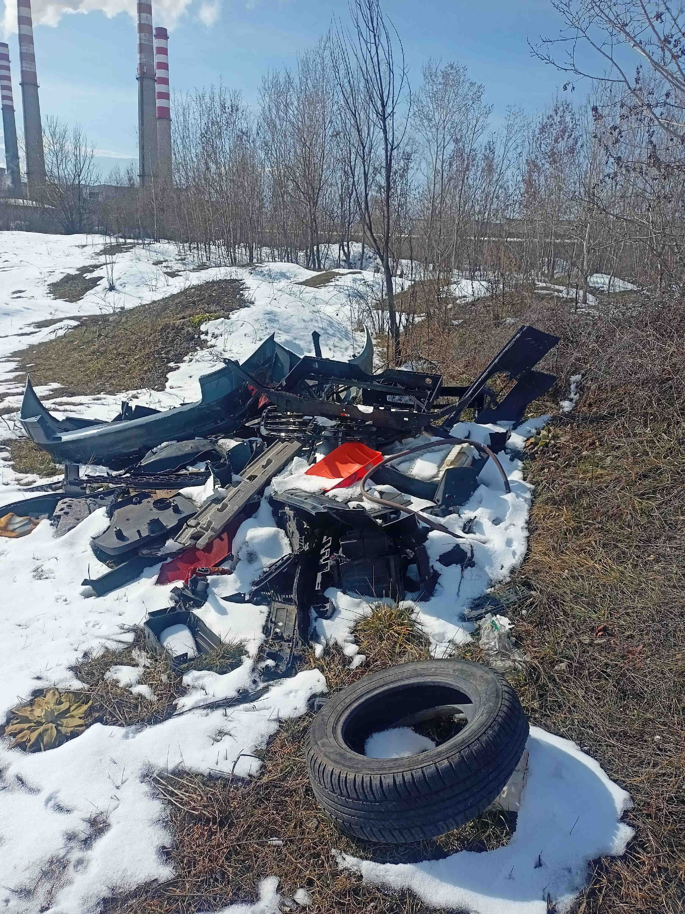 Снимка на незаконно сметище в София-град - 1528, Св. Боян Енравота, кв. Димитър Миленков, Бусманци, Искър, Столична, София-град