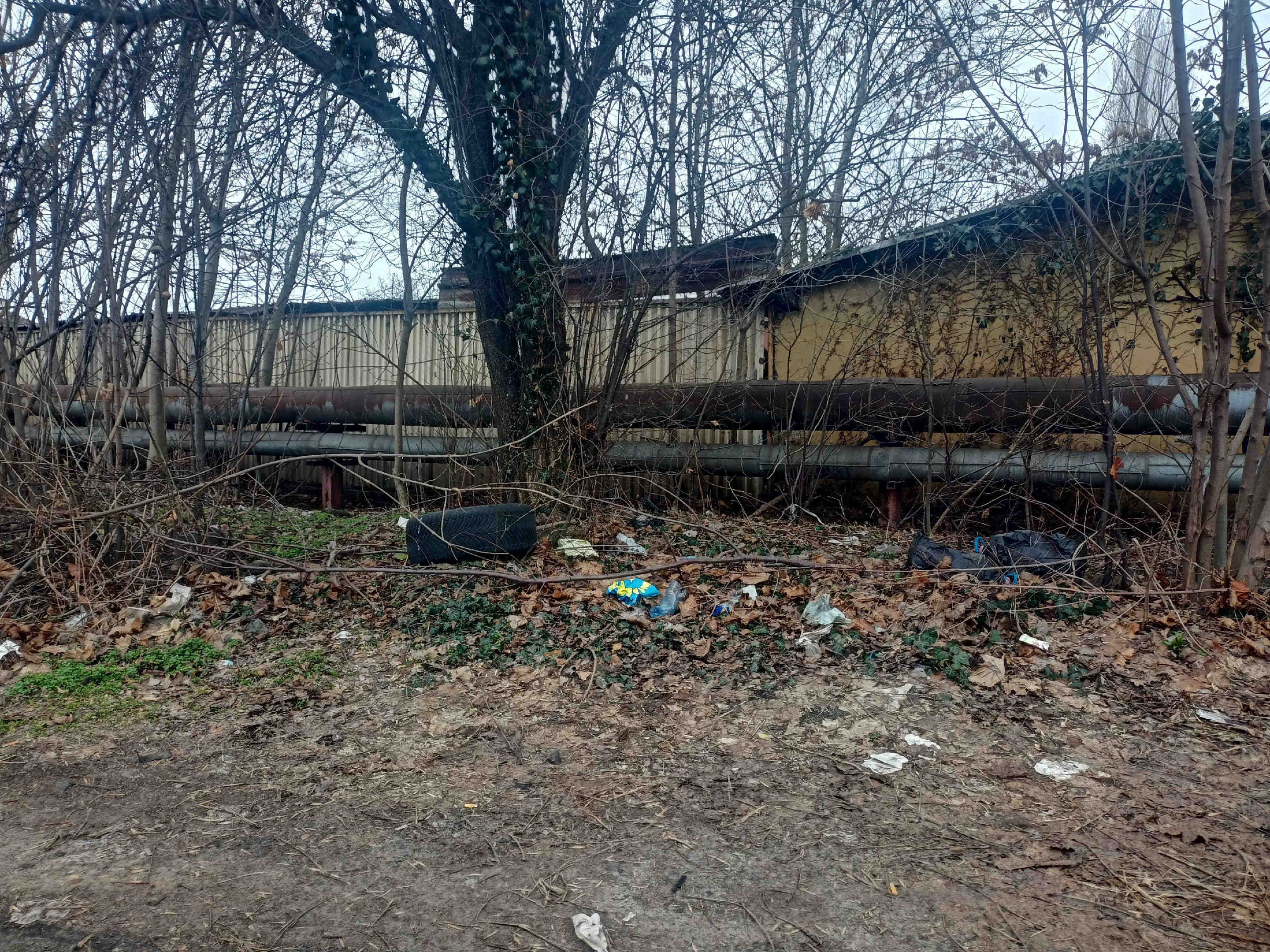 Снимка на незаконно сметище в София-град - 1220, Военна рампа, София, Надежда, Столична, София-град