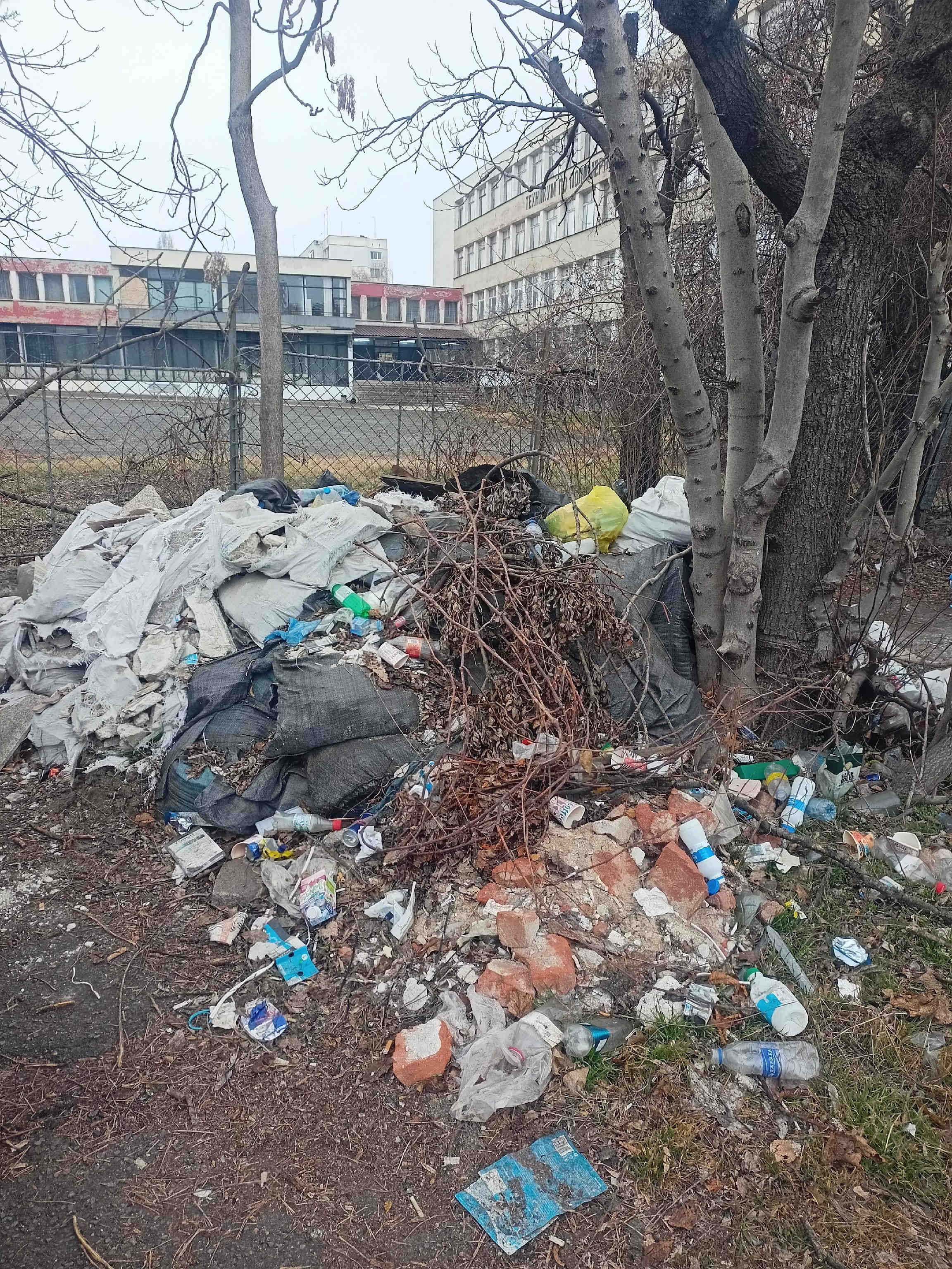 Снимка на незаконно сметище в София-град - 1220, Ген. Никола Жеков, ж.к. Свобода, София, Надежда, Столична, София-град