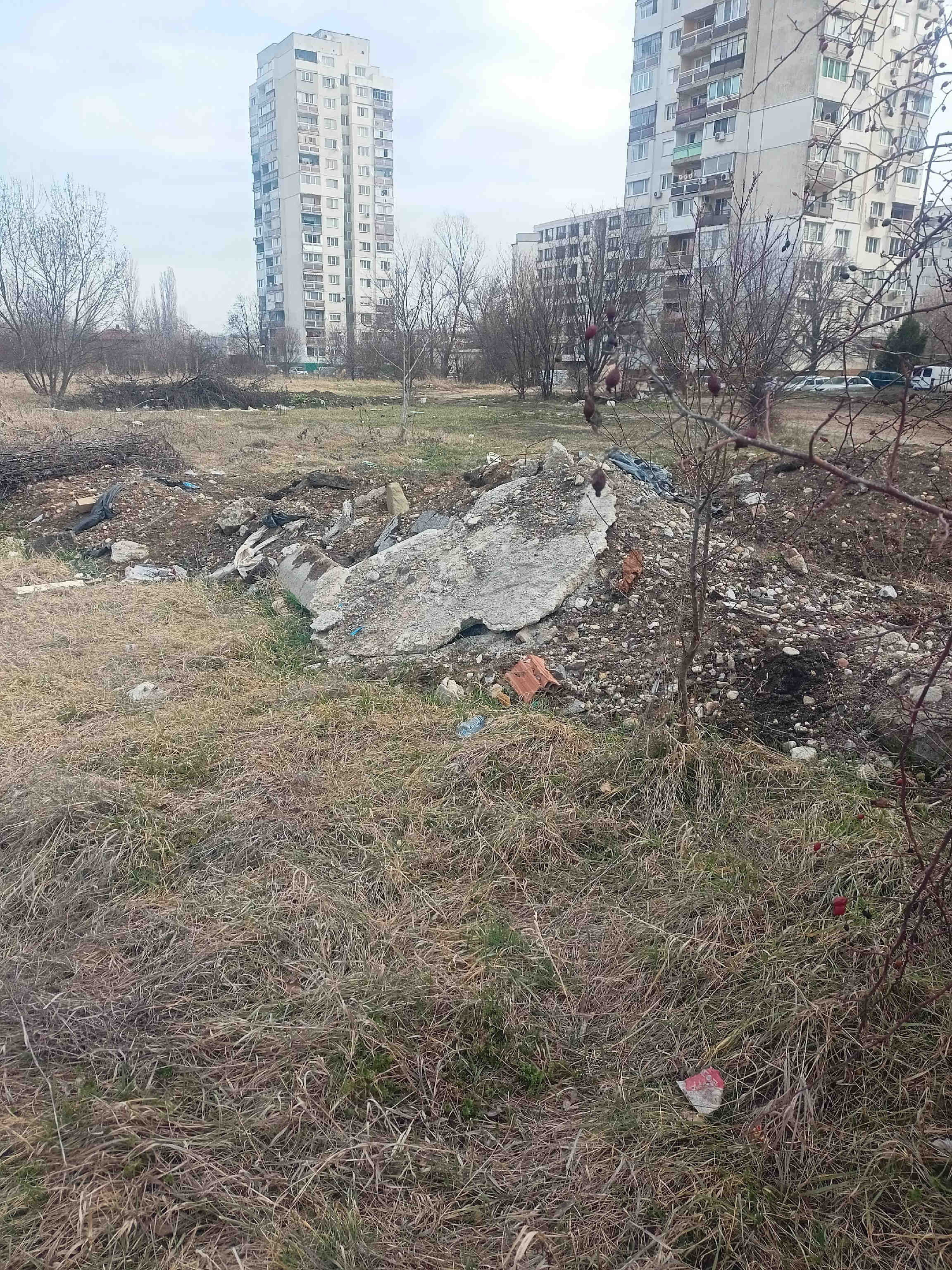 Снимка на незаконно сметище в София-град - 1326, ж.к. Връбница 1, София, Връбница, Столична, София-град