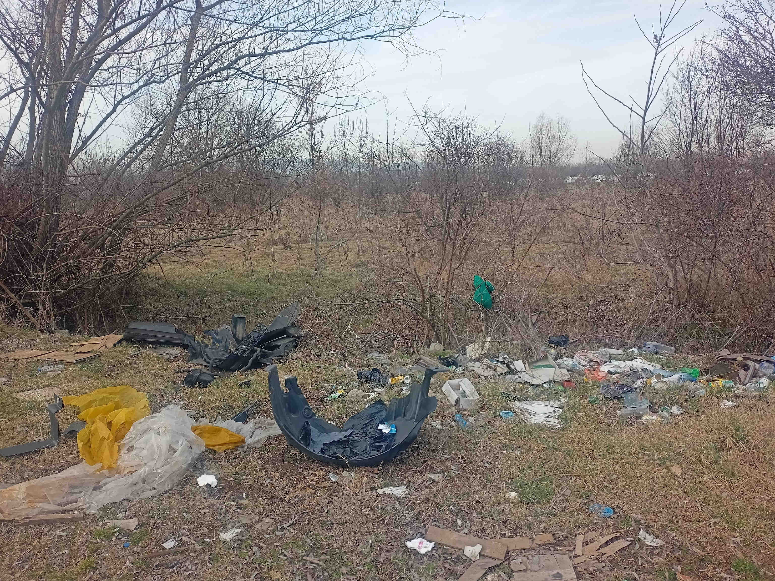 Снимка на незаконно сметище в София-град - 1326, ж.к. Връбница 1, София, Връбница, Столична, София-град