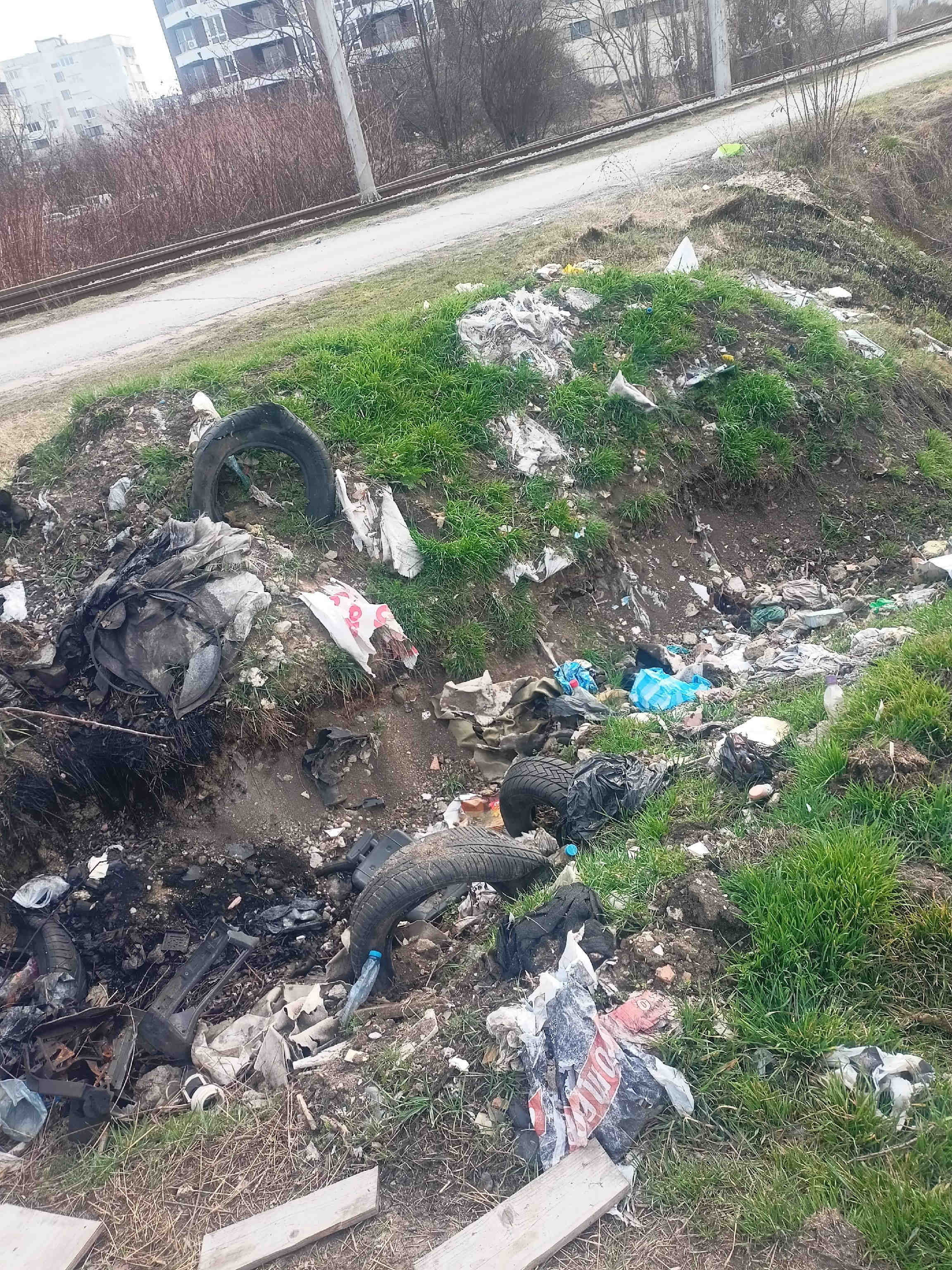 Снимка на незаконно сметище в София-град - 1326, ж.к. Връбница 1, София, Връбница, Столична, София-град