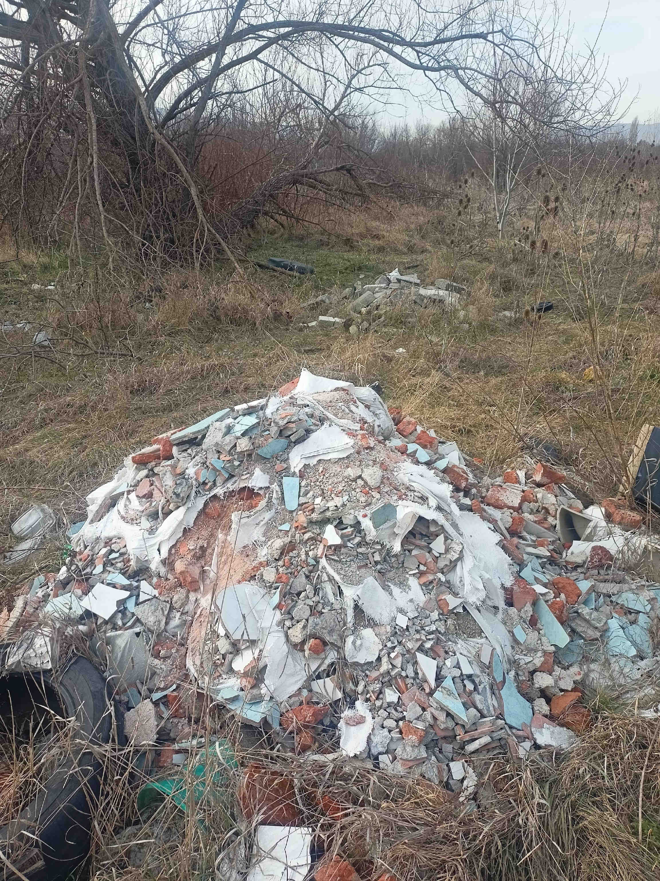 Снимка на незаконно сметище в София-град - 1326, ж.к. Връбница 1, София, Връбница, Столична, София-град