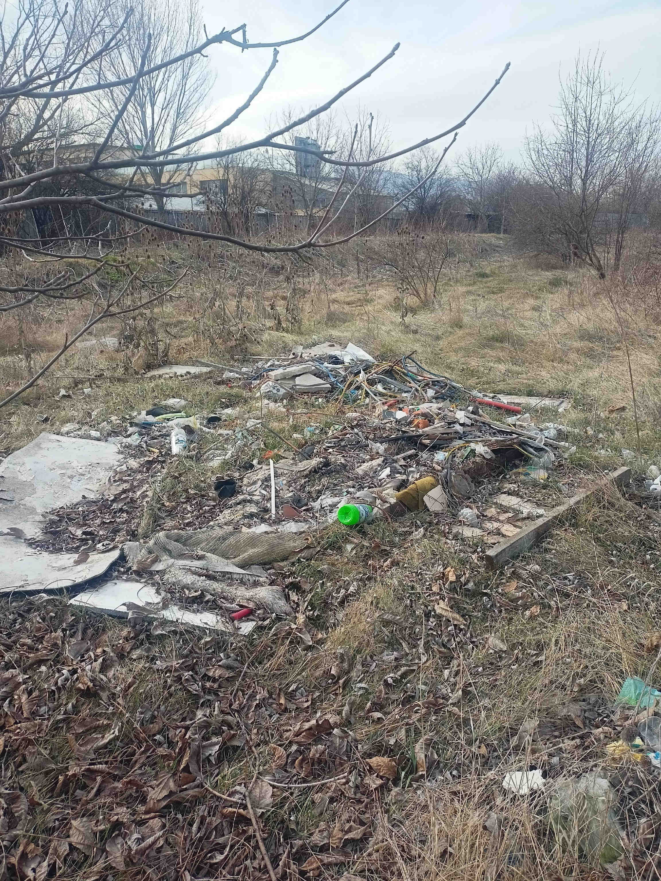 Снимка на незаконно сметище в София-град - 1326, ж.к. Връбница 1, София, Връбница, Столична, София-град