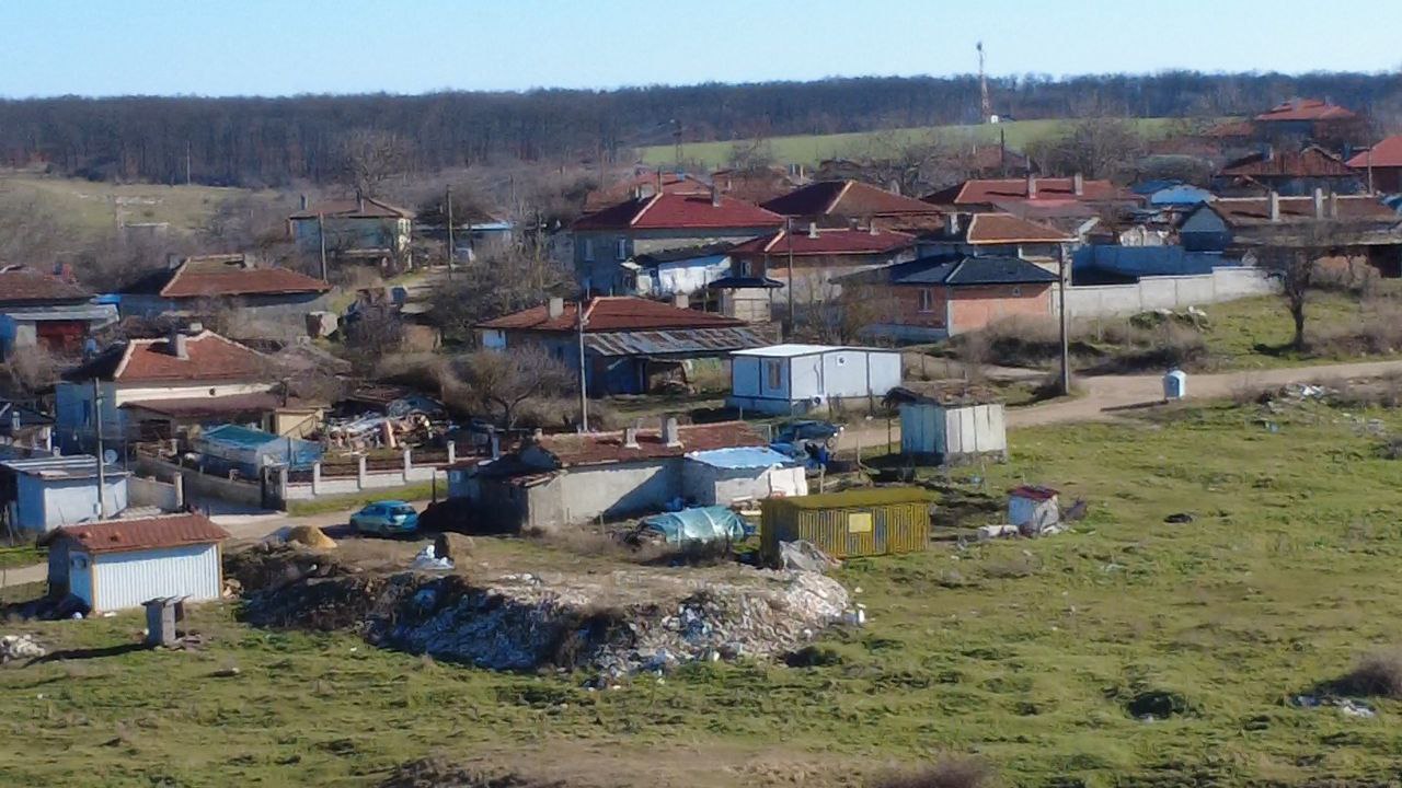 Снимка на незаконно сметище в Варна - Капитан Петко войвода, Любен Каравелово, Аксаково, Варна