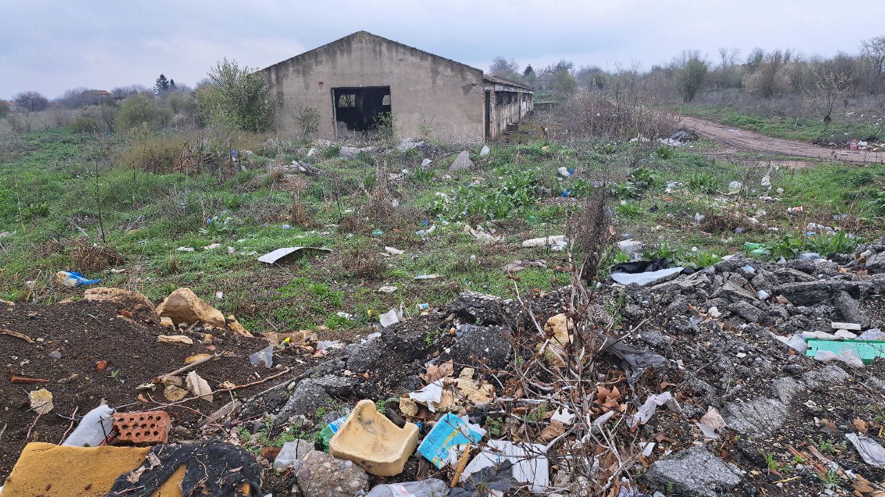 Снимка на незаконно сметище в Видин - 3900, 1401, ж.к. Здравец, Белоградчик, Белоградчик, Видин